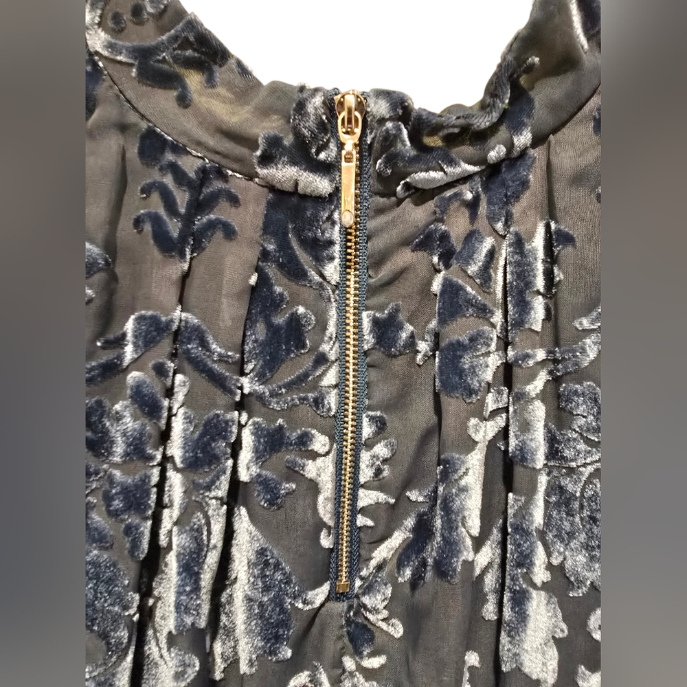 Elegant White House Black Market Blue Salma Sleeveless Velvet Blouse - Picture 6 of 9